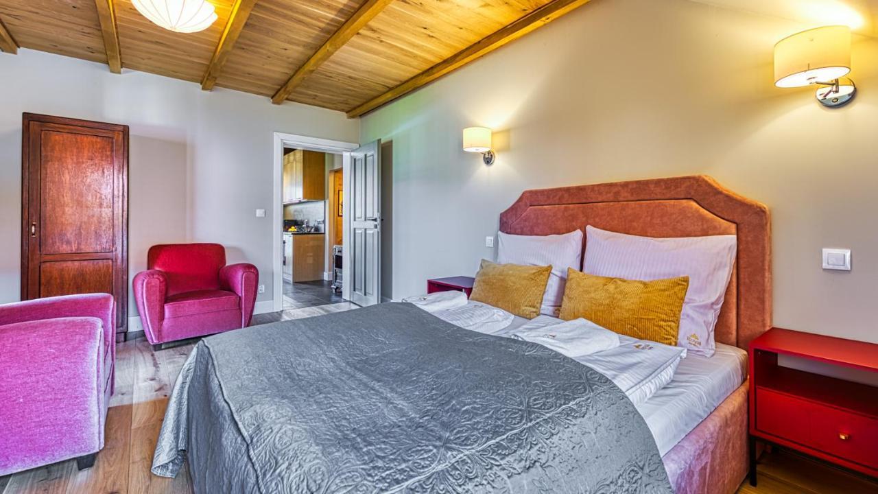 Aparthotel Przy Starej Piekarni Vip By Royal Aparts ชกลาร์สกา ปอเรมบา ภายนอก รูปภาพ