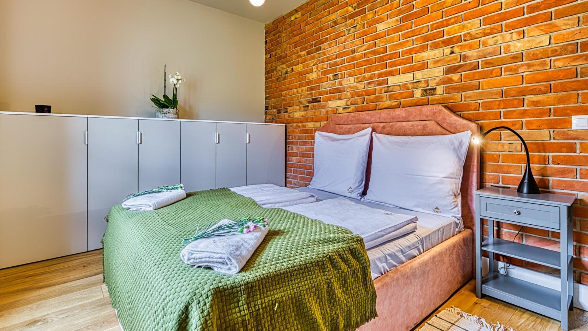 Aparthotel Przy Starej Piekarni Vip By Royal Aparts ชกลาร์สกา ปอเรมบา ภายนอก รูปภาพ