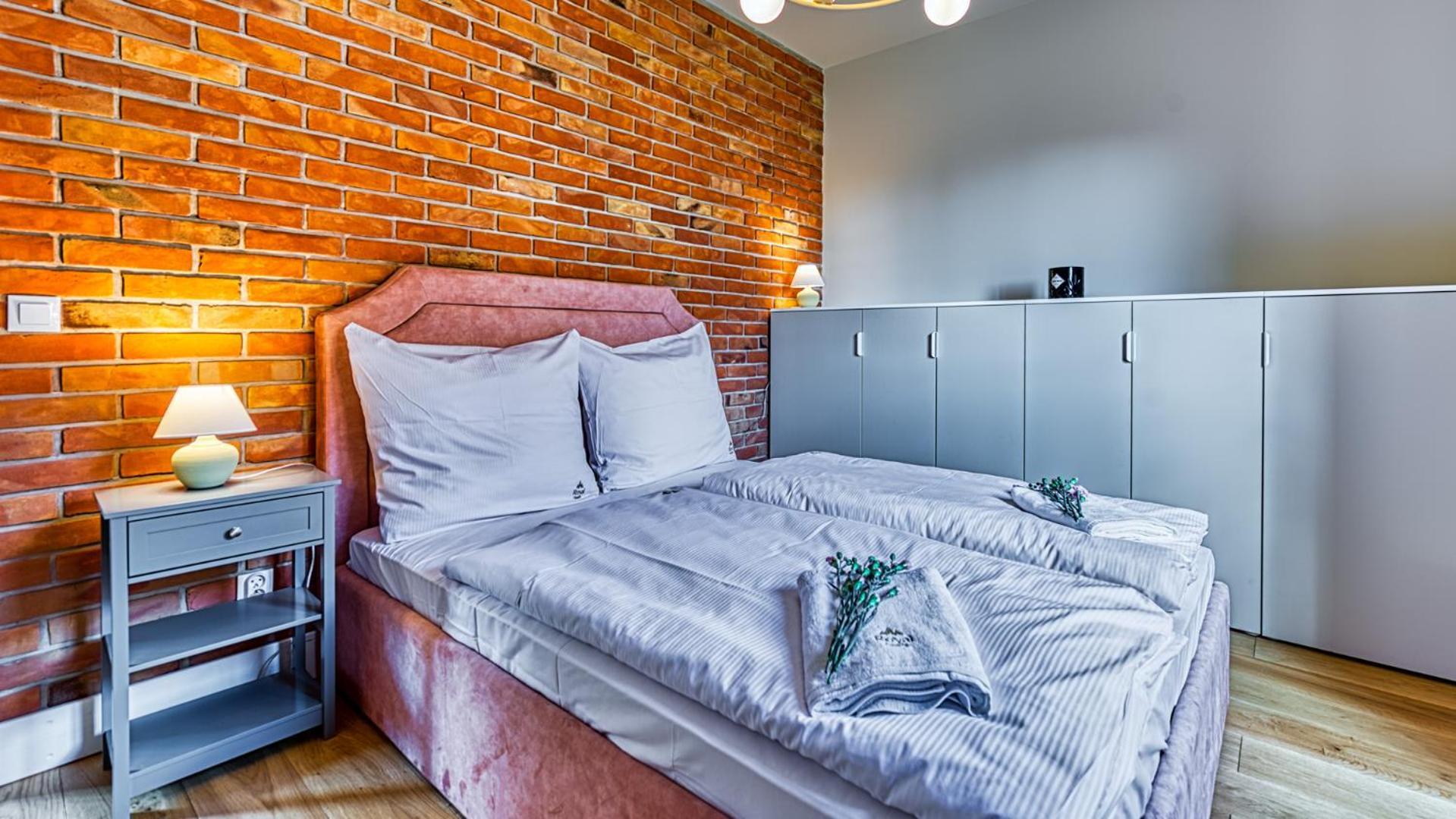 Aparthotel Przy Starej Piekarni Vip By Royal Aparts ชกลาร์สกา ปอเรมบา ภายนอก รูปภาพ