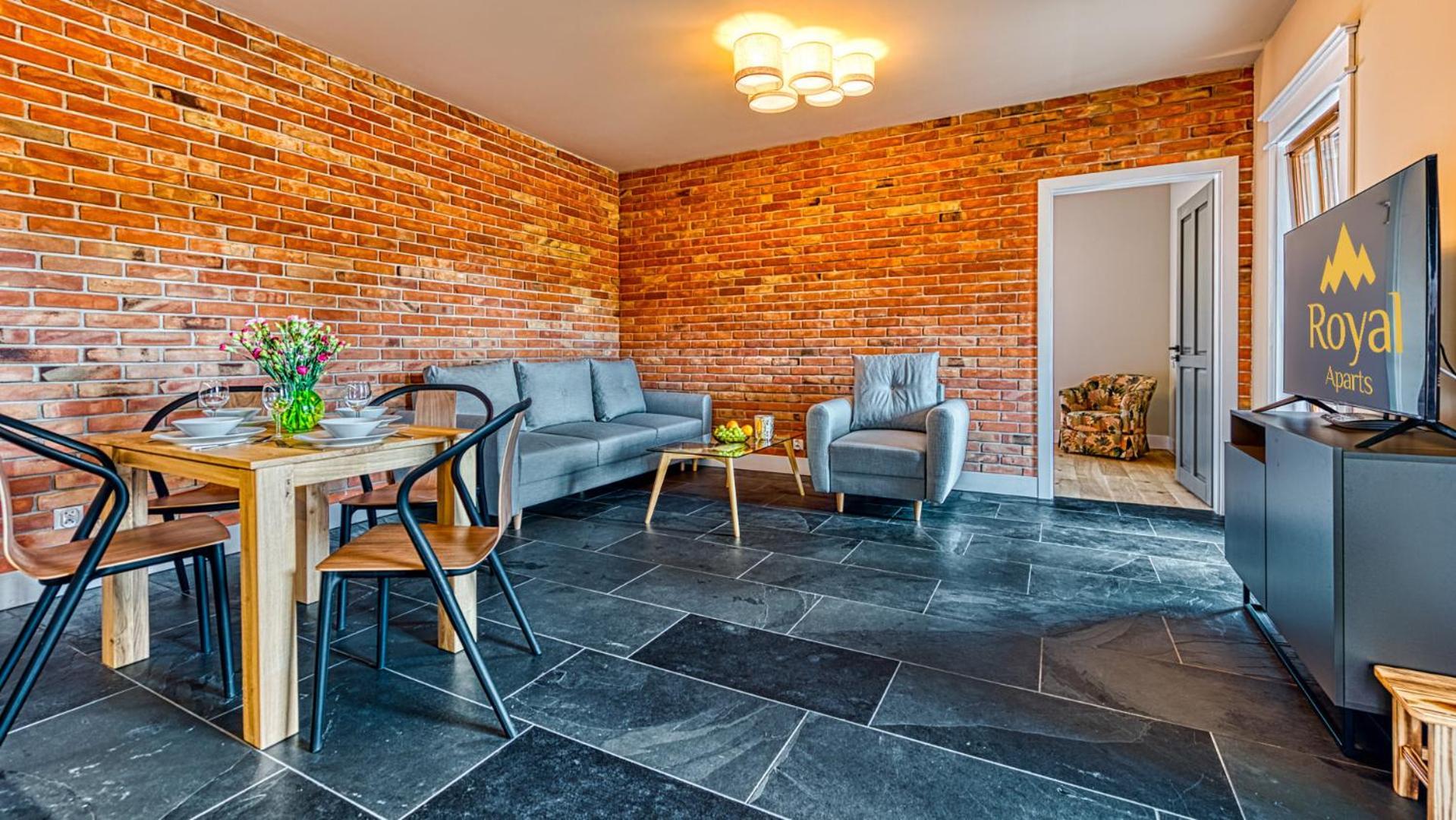 Aparthotel Przy Starej Piekarni Vip By Royal Aparts ชกลาร์สกา ปอเรมบา ภายนอก รูปภาพ
