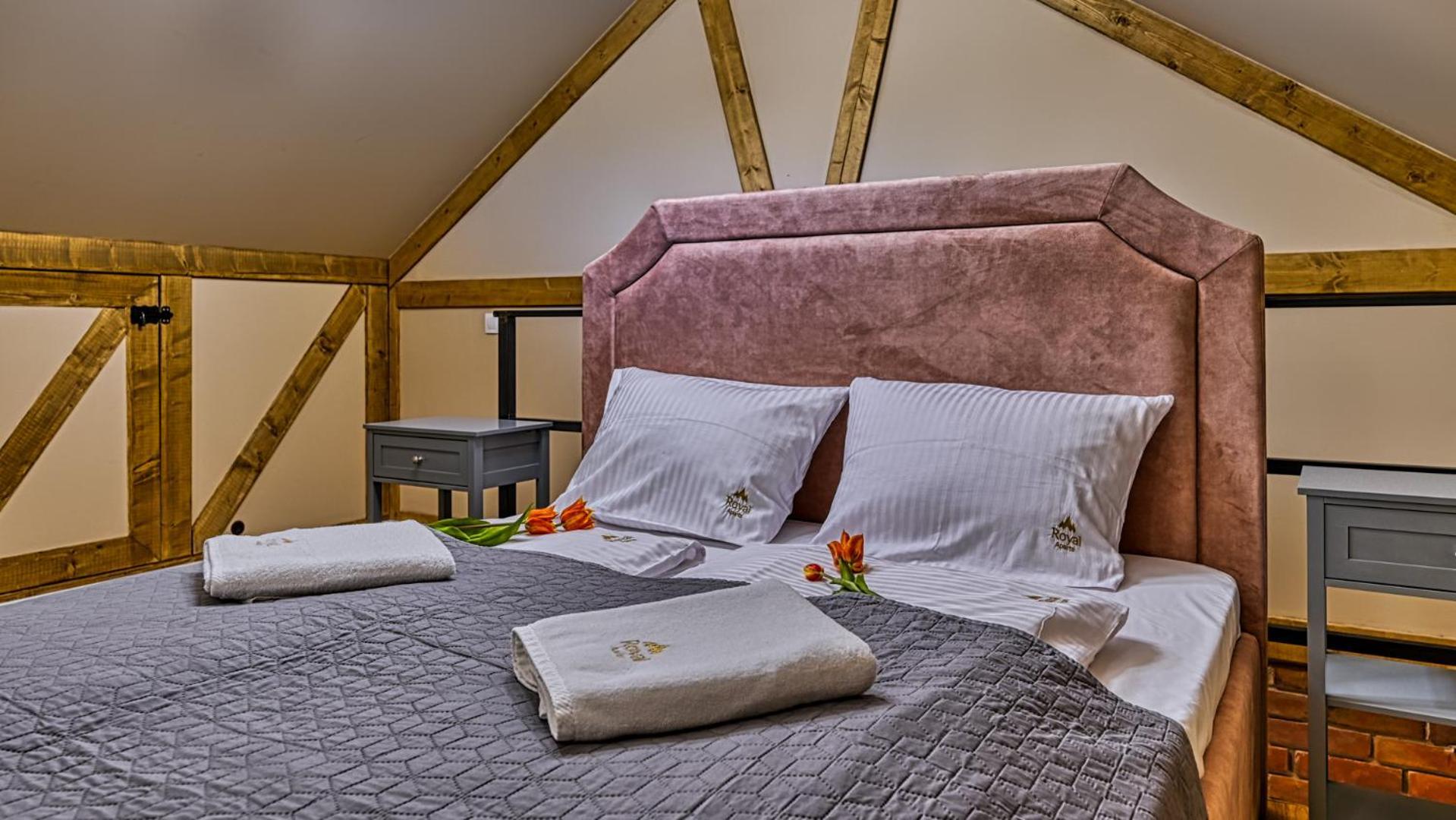 Aparthotel Przy Starej Piekarni Vip By Royal Aparts ชกลาร์สกา ปอเรมบา ภายนอก รูปภาพ