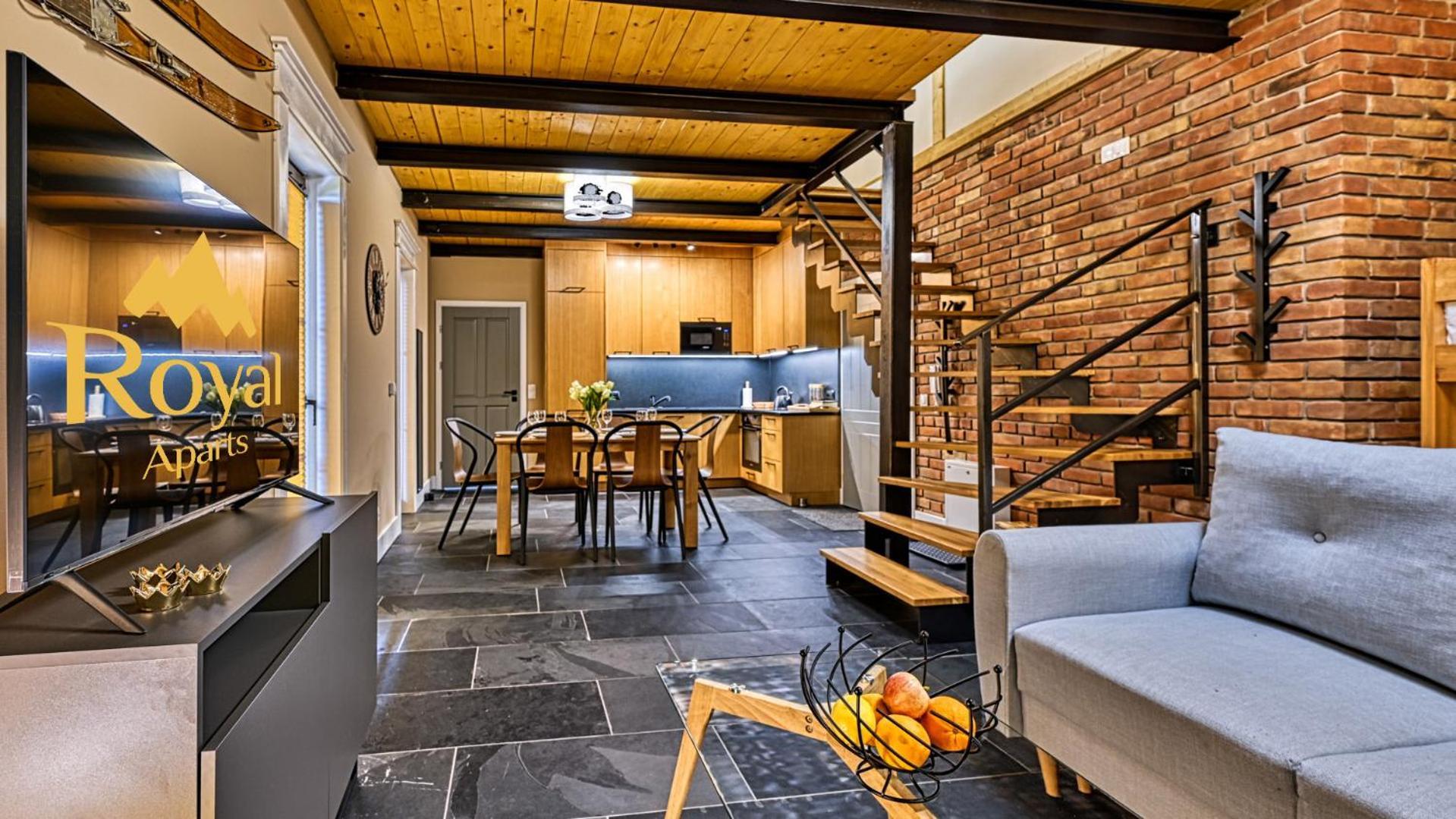 Aparthotel Przy Starej Piekarni Vip By Royal Aparts ชกลาร์สกา ปอเรมบา ภายนอก รูปภาพ